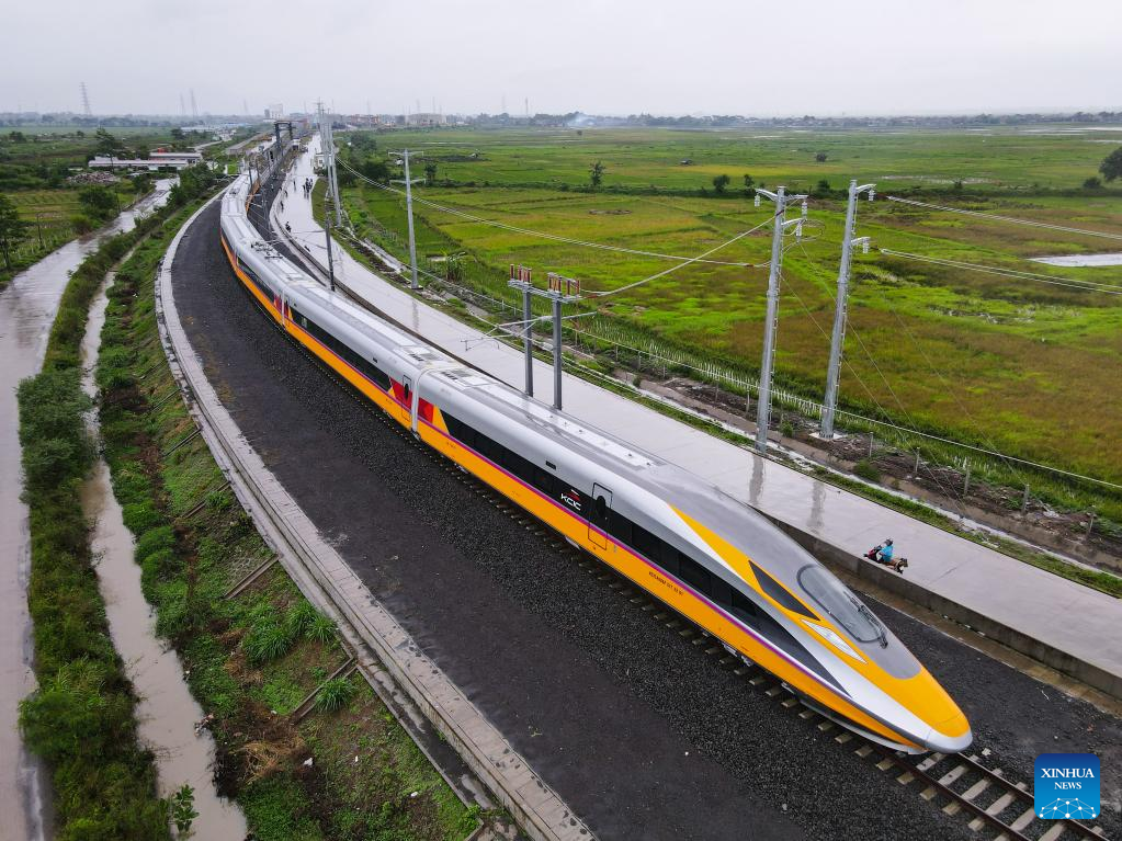 A comprehensive inspection train running on the Jakarta-Bandung High-Speed Railway trial section to conduct inspection in Bandung, Indonesia, November 8, 2022. /Xinhua