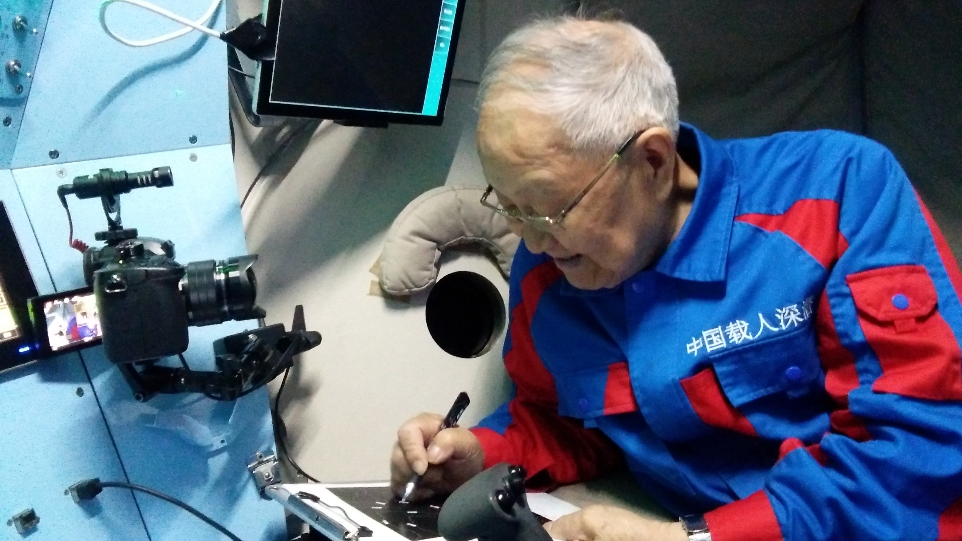 Wang Pinxian works in the Deep Sea Warrior on the South China Sea, May 2018. /School of Ocean and Earth Science of Tongji University