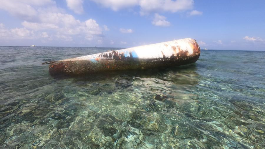 This photo shows a buoy to the north of the illegally grounded Philippine military vessel in the waters of China's Ren'ai Jiao. /South China Sea Ecological Center and the South China Sea Development Research Institute of China's Ministry of Natural Resources