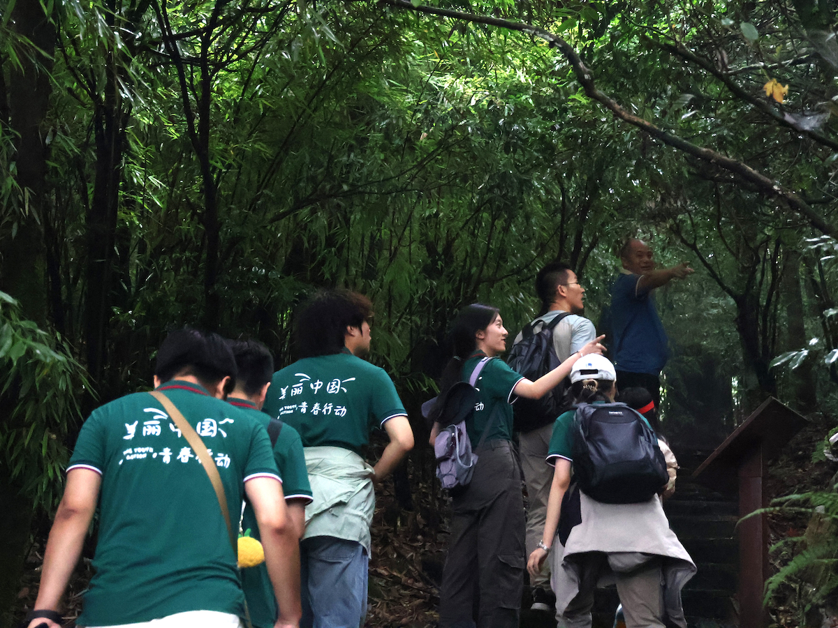 The A4210 Green Long March student group. /Beijing Forestry University