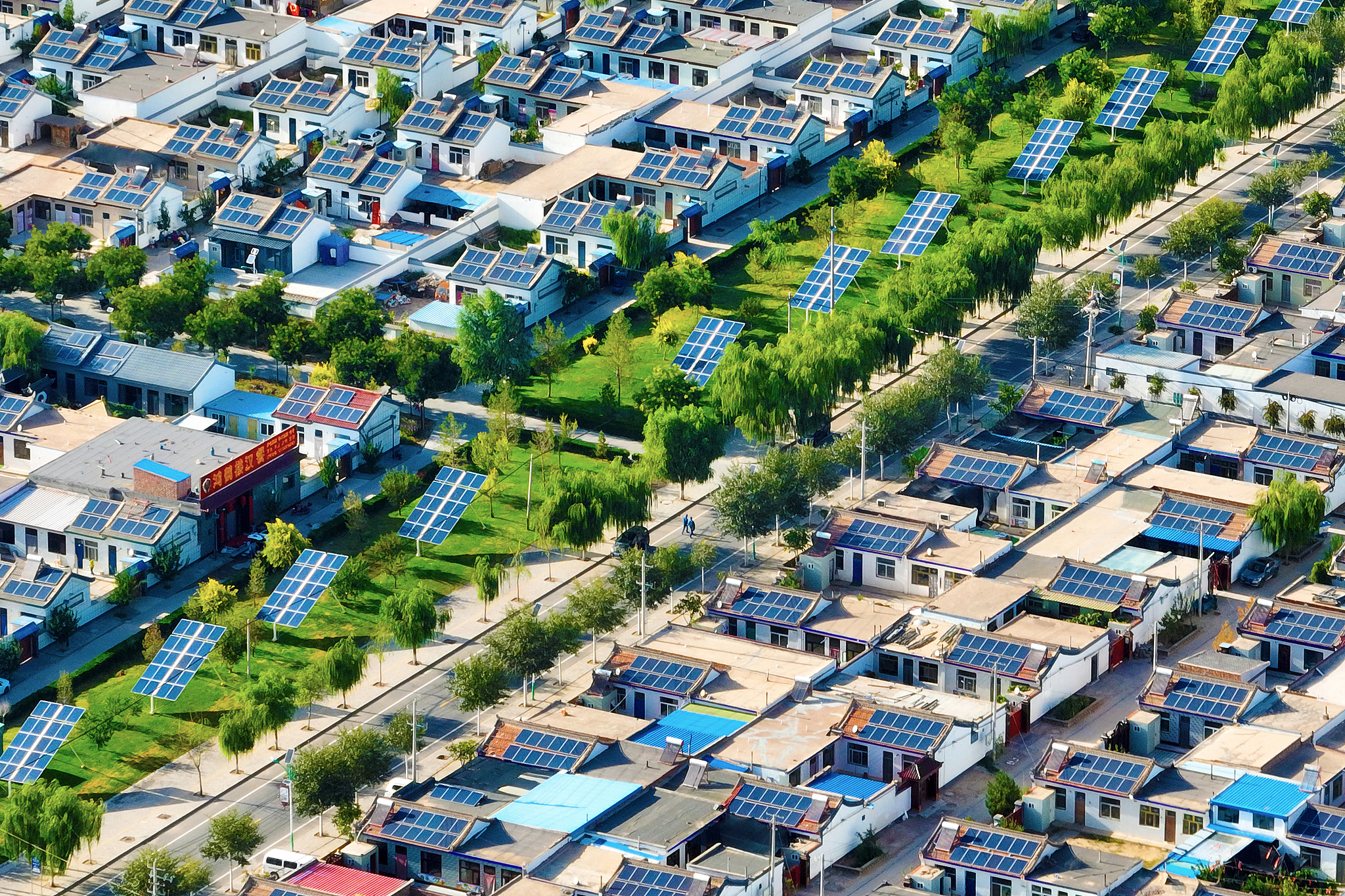 Rooftop photovoltaics in Yuanlong Village, Ningxia Hui Autonomous Region, northwest China, August 23, 2024. /VCG