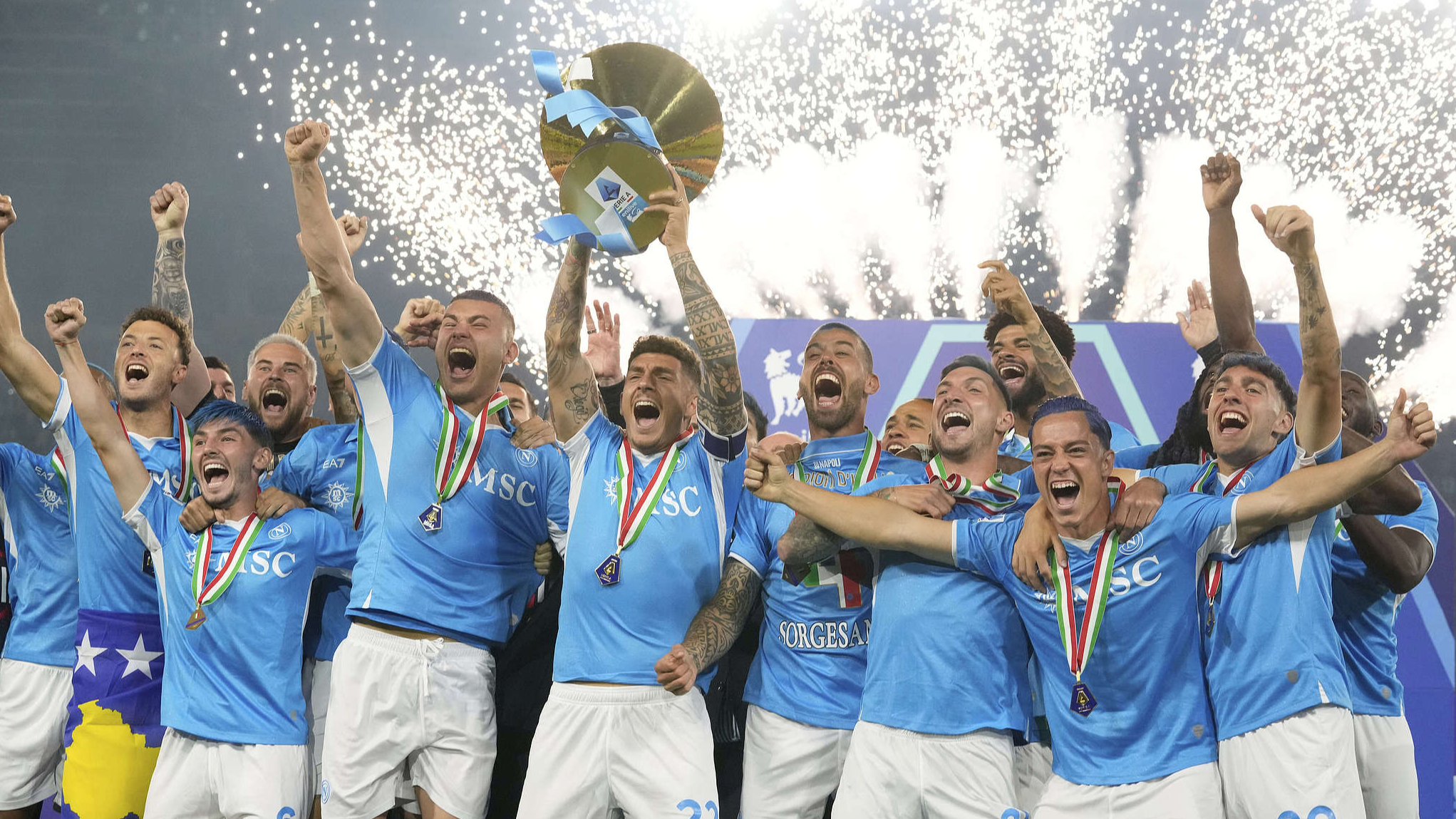 Napoli's team players celebrate during the awarding ceremony after winning the Italian title at the Diego Maradona stadium in Naples, Italy, May 24, 2025. /VCG