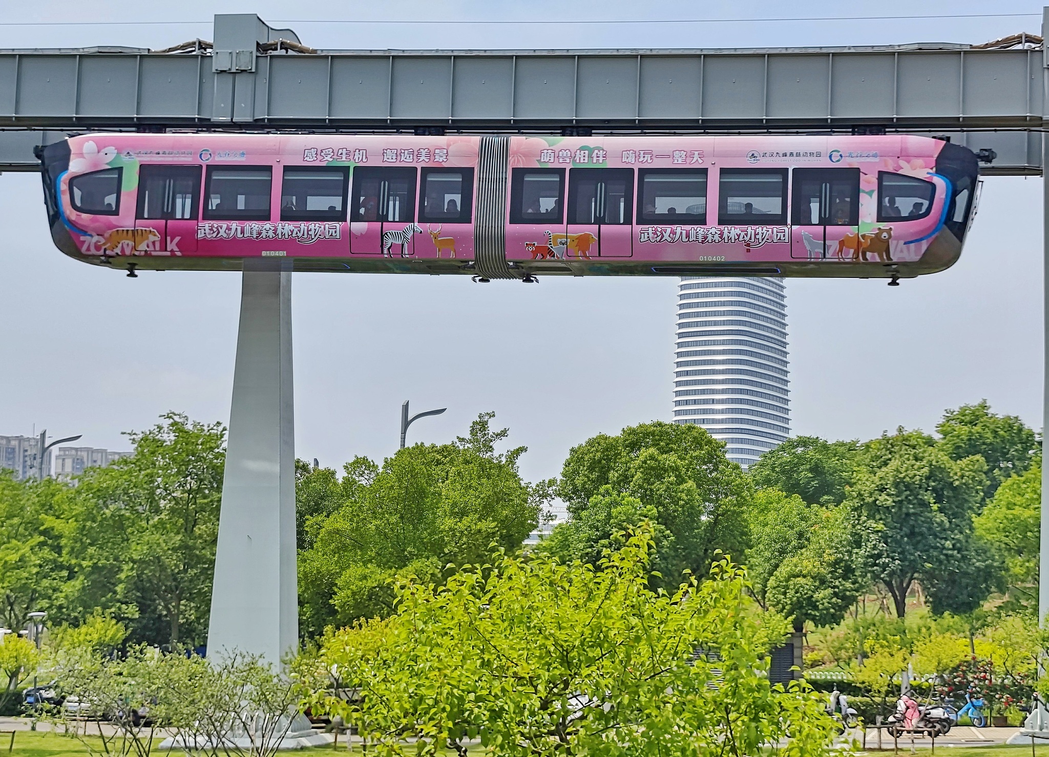 The suspended monorail line in Wuhan City, Hubei Province, central China, May 5, 2025. /VCG