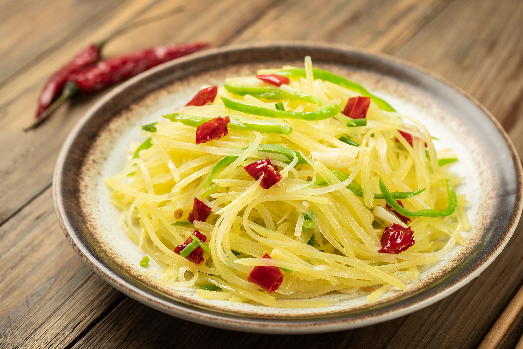 Chinese sautéed potato slices. /VCG