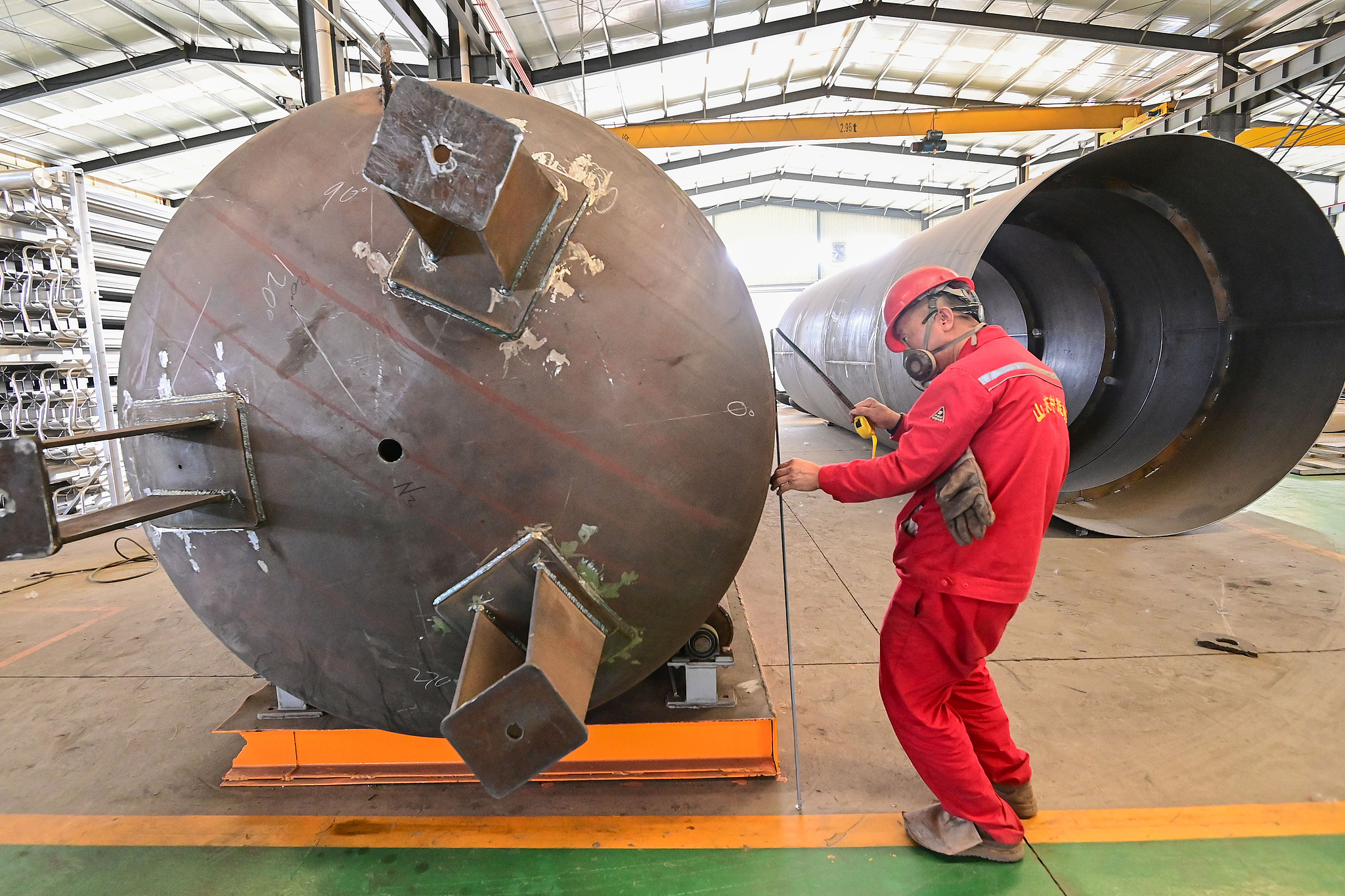 A worker engaged in operations at a gas purification equipment manufacturing enterprise in Qingzhou Economic Development Zone, Shandong Province, March 31, 2025. /VCG